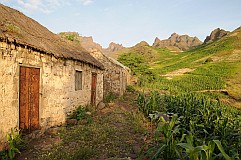 Insel: Santo Anto  Wanderweg: 315 Ort: Tabuleirinho da Tabuga Motiv: Zelt Haus Ruine Motivgruppe: Landscape Mountain © Pitt Reitmaier www.Cabo-Verde-Foto.com