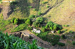 Insel: Santo Anto  Wanderweg: 315 Ort: Tabuleirinho da Tabuga Motiv: Wasserstelle und Laden tief im Tal Motivgruppe: Landscape Mountain © Pitt Reitmaier www.Cabo-Verde-Foto.com