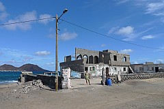 Insel: So Vicente  Wanderweg: - Ort: Calhau Vila Miseria Motiv: Einsturzgefhrdete Neubauruine  beto armado ferro Stahlbeton Motivgruppe: Technology Architecture © Pitt Reitmaier www.Cabo-Verde-Foto.com