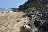Insel: So Vicente  Wanderweg: 203 Ort: Calhau Praia Grande Motiv: Schlergruppen untersuchen Umweltschden am Strand Motivgruppe: Landscape Sea © Pitt Reitmaier www.Cabo-Verde-Foto.com