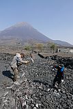 Fogo : Cha das Caldeiras : os habitantes mesmo constroiem a estrade de coragem : People Work
Cabo Verde Foto Galeria