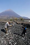 Fogo : Ch das Caldeiras : os habitantes mesmo constroiem a estrade de coragem : People Work
Cabo Verde Foto Galeria