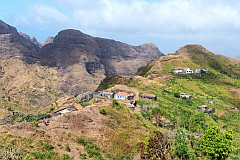 Santiago : Achada Lagoa : alfeia e escola : Landscape Mountain
Cabo Verde Foto Galeria