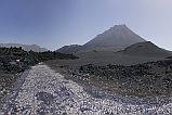 Fogo : Cha das Caldeiras : estrada coberta pela lava : Landscape Mountain
Cabo Verde Foto Galeria