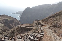 Insel: Santo Anto  Wanderweg: 215 Ort: Chupador Ra do Inverno Motiv: Blick nach Cruzinha Weg Motivgruppe: Landscape Mountain © Pitt Reitmaier www.Cabo-Verde-Foto.com