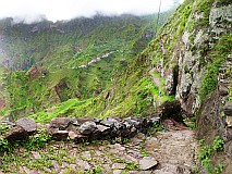 Insel: Santo Anto  Wanderweg: 203 Ort: Losna Motiv: Wanderweg Blick auf Rabo Curto Motivgruppe: Landscape Mountain © Pitt Reitmaier www.Cabo-Verde-Foto.com