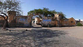 Insel: Santo Anto  Wanderweg: - Ort: Porto Novo Motiv: Kaserne Portugiesische Kolonialarmee Motivgruppe: History site © Pitt Reitmaier www.Cabo-Verde-Foto.com