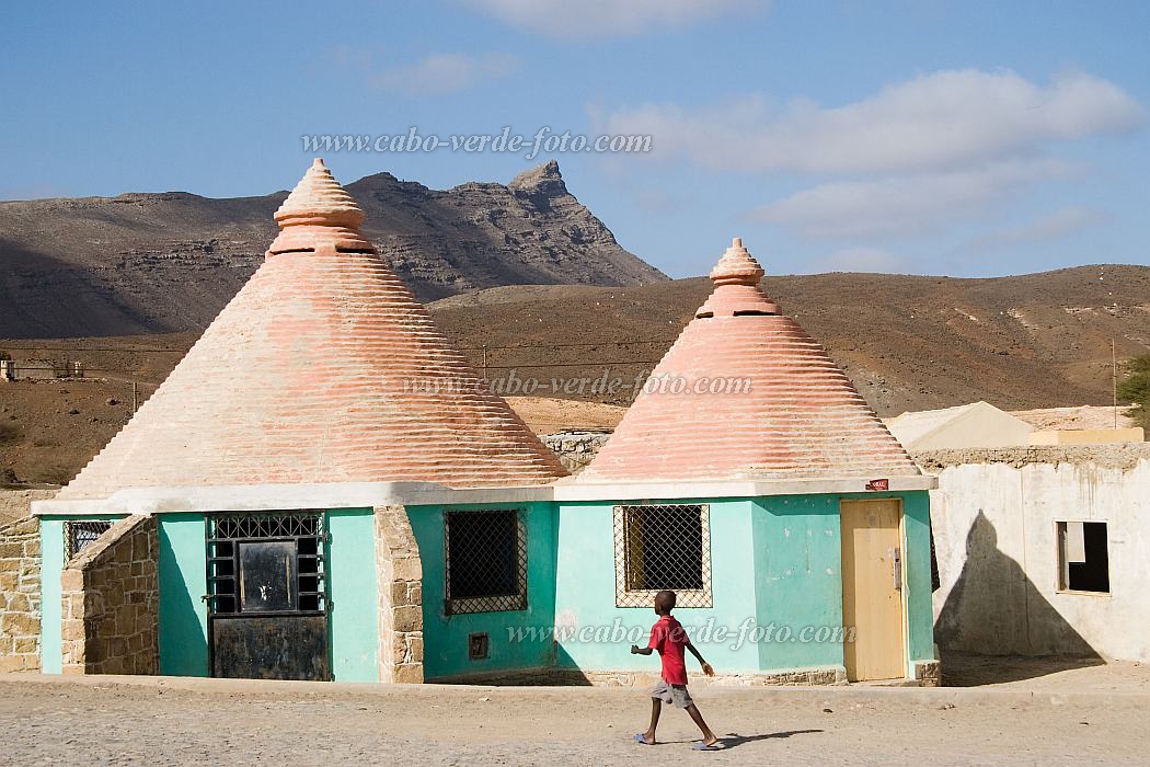 Maio : Pedro Vaz : rapaz : Landscape TownCabo Verde Foto Gallery