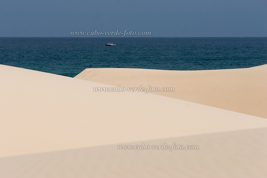 Boa Vista : Praia de Santa Mnica : dune : Landscape SeaCabo Verde Foto Gallery