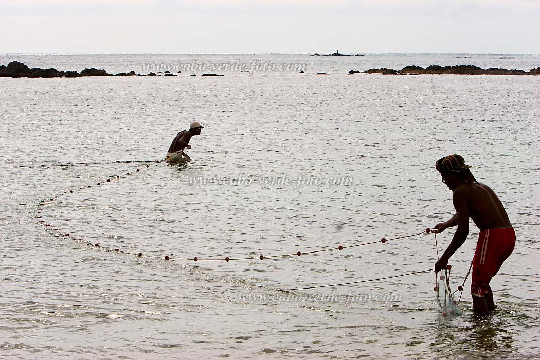 Boa Vista : Sal Rei : fisherman : People WorkCabo Verde Foto Gallery