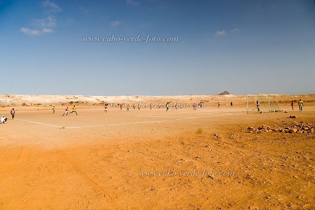 Insel: Boa Vista  Wanderweg:  Ort: Rabil Motiv: Fussball Motivgruppe: Landscape Desert © Florian Drmer www.Cabo-Verde-Foto.com