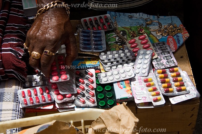Insel: Santiago  Wanderweg:  Ort: Tarrafal Motiv: Apotheke Motivgruppe: People Women &copy; Florian D�rmer www.Cabo-Verde-Foto.com