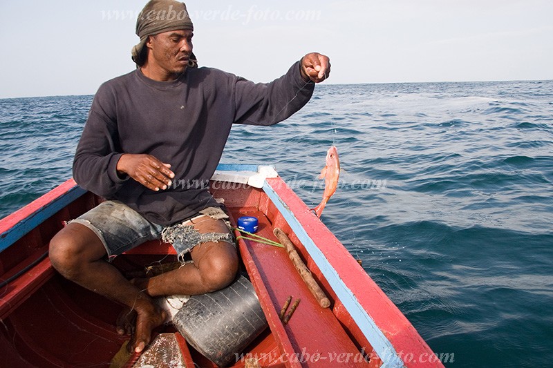 Santiago : Tarrafal : pescador : People WorkCabo Verde Foto Gallery