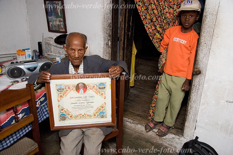 Santiago : S�o Miguel : white rum production : People ElderlyCabo Verde Foto Gallery