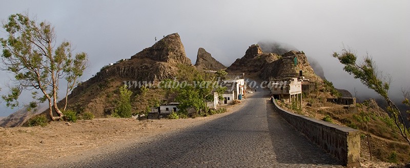 Insel: Santiago  Wanderweg:  Ort: Malagueta Motiv: Pass�bergang Motivgruppe: Landscape Mountain &copy; Florian D�rmer www.Cabo-Verde-Foto.com