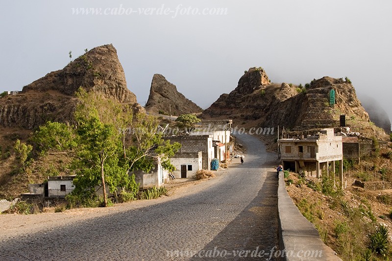 Insel: Santiago  Wanderweg:  Ort: Malagueta Motiv: Pass�bergang Motivgruppe: Landscape Mountain &copy; Florian D�rmer www.Cabo-Verde-Foto.com