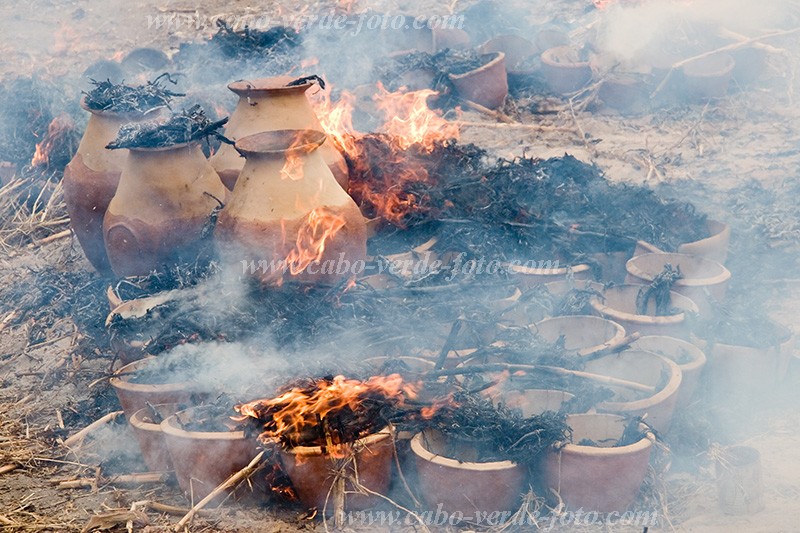 Santiago : Assomada : olaria : People WorkCabo Verde Foto Gallery