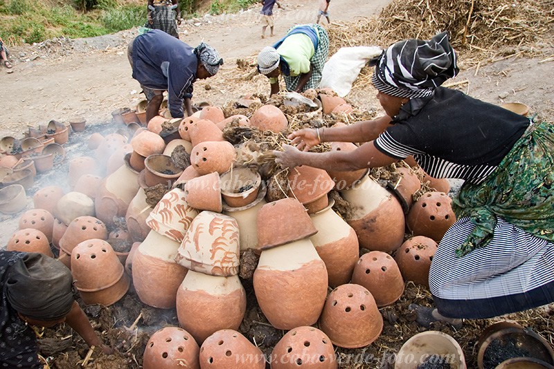 Santiago : Assomada : olaria : People WorkCabo Verde Foto Gallery