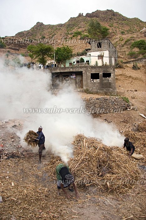 Santiago : Assomada : pottery : People WorkCabo Verde Foto Gallery