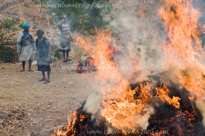 Santiago : Assomada : olaria : People WorkCabo Verde Foto Gallery