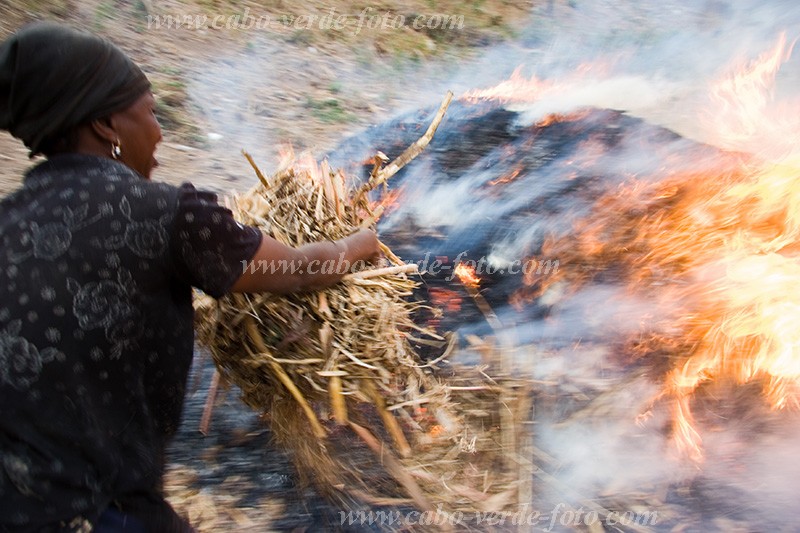 Santiago : Assomada : olaria : People WorkCabo Verde Foto Gallery