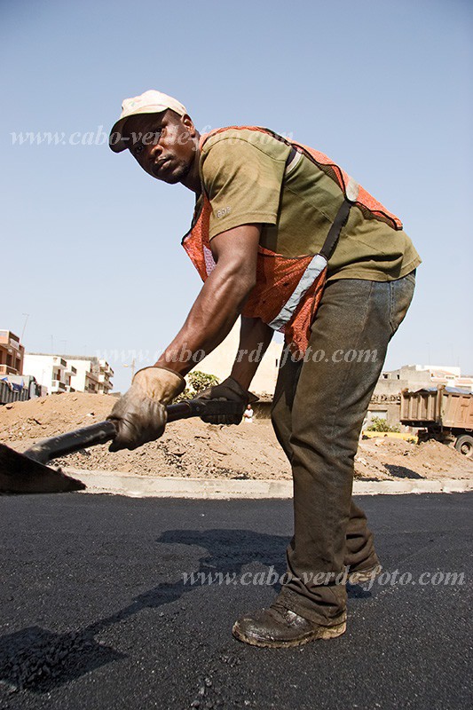 Insel: Santiago  Wanderweg:  Ort: Assomada Motiv: Arbeiter Motivgruppe: People Work © Florian Drmer www.Cabo-Verde-Foto.com