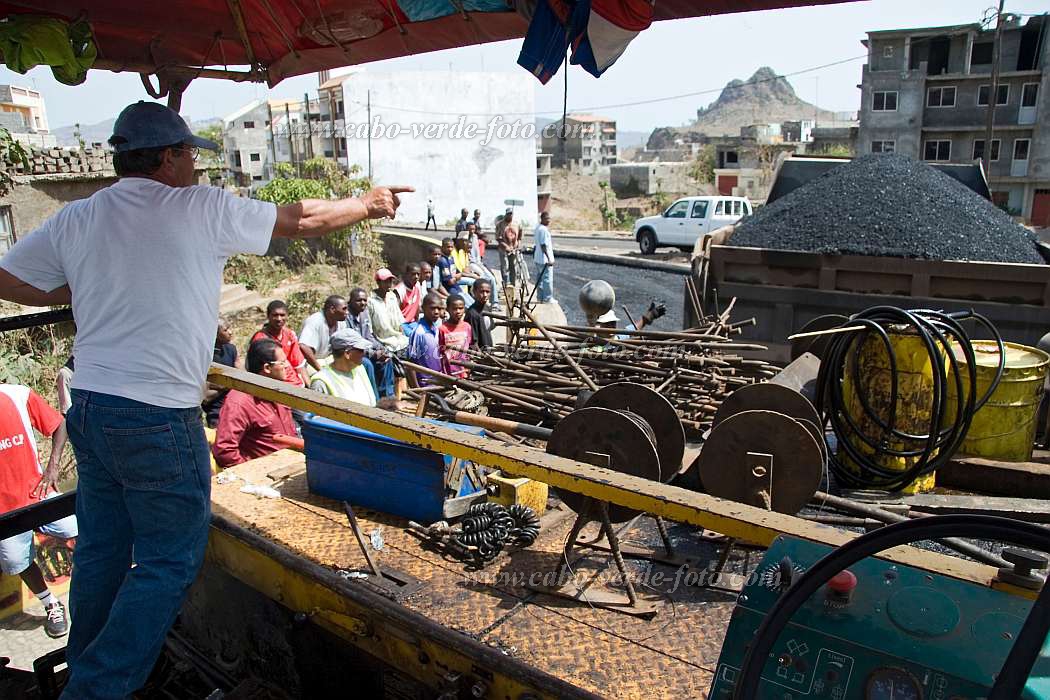 Insel: Santiago  Wanderweg:  Ort: Assomada Motiv: Arbeiter Motivgruppe: People Work © Florian Drmer www.Cabo-Verde-Foto.com