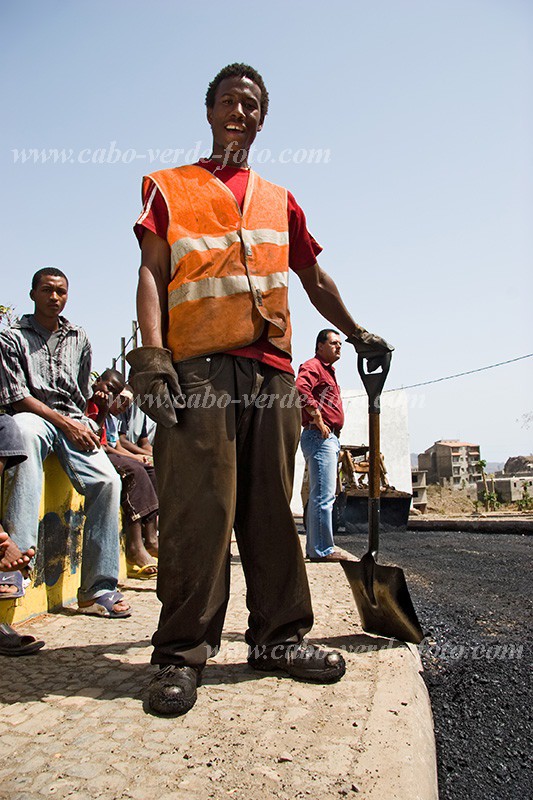 Insel: Santiago  Wanderweg:  Ort: Assomada Motiv: Arbeiter Motivgruppe: People Work © Florian Drmer www.Cabo-Verde-Foto.com