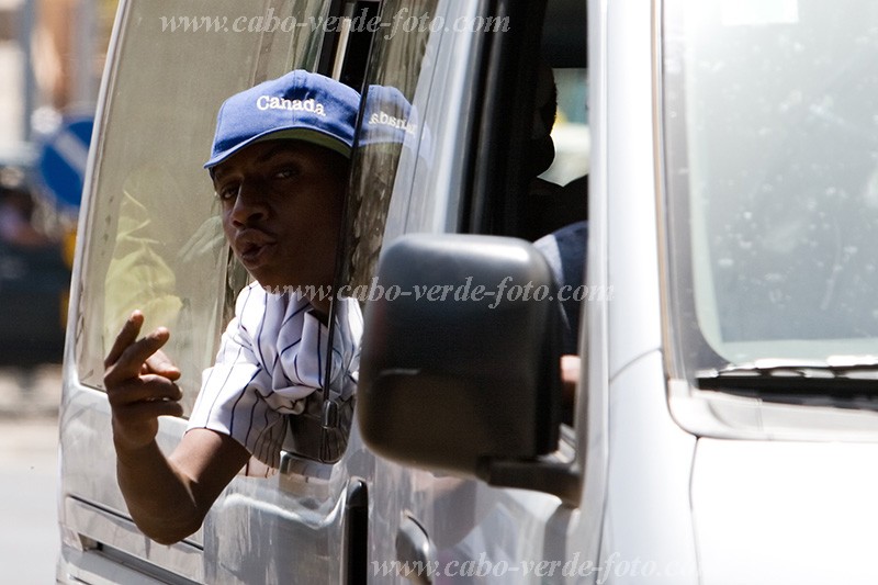 Santiago : Praia : bush taxi : People WorkCabo Verde Foto Gallery