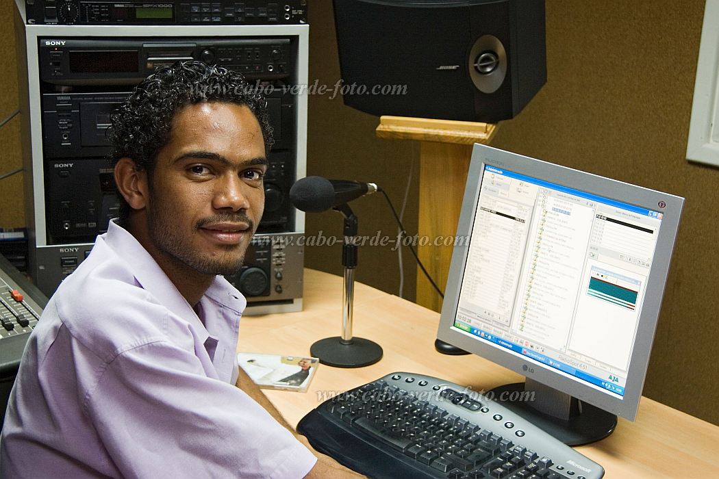 Santiago : Praia : Radio Crioula FM : People WorkCabo Verde Foto Gallery