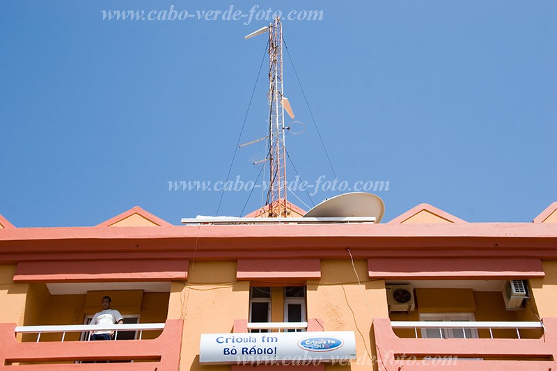Insel: Santiago  Wanderweg:  Ort: Praia Motiv: Radio Crioula FM Motivgruppe: People Work © Florian Drmer www.Cabo-Verde-Foto.com