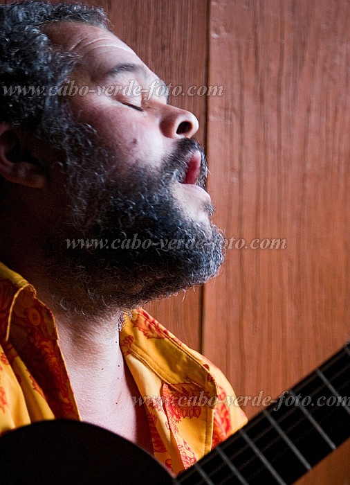 Fogo : Ch das Caldeiras : musician : People RecreationCabo Verde Foto Gallery