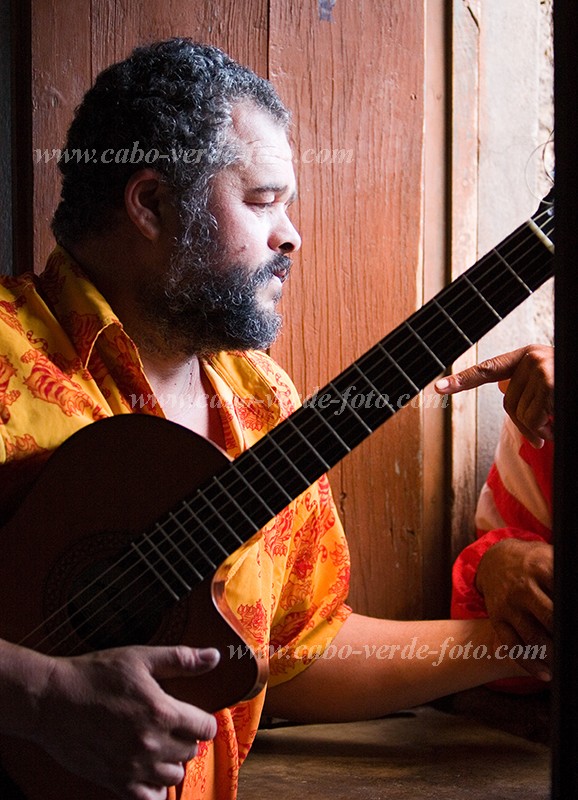 Fogo : Ch das Caldeiras : musician : People RecreationCabo Verde Foto Gallery