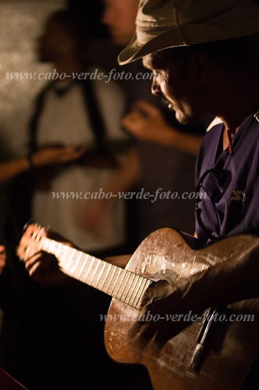 Fogo : Ch das Caldeiras : musician : People RecreationCabo Verde Foto Gallery