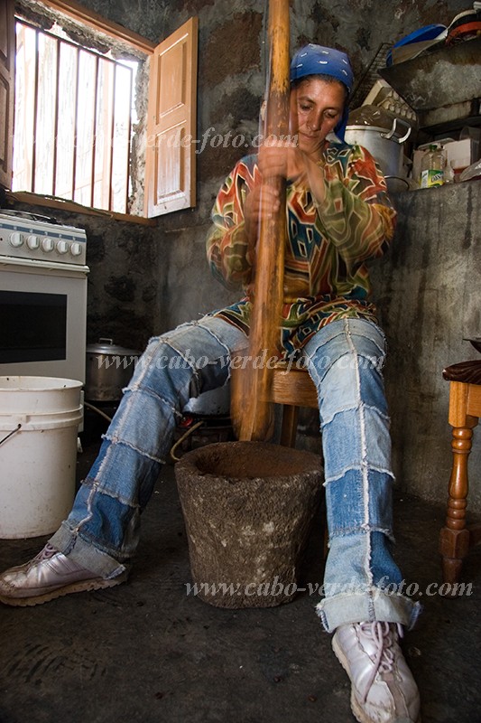 Fogo : Ch das Caldeiras : caf : People WorkCabo Verde Foto Gallery