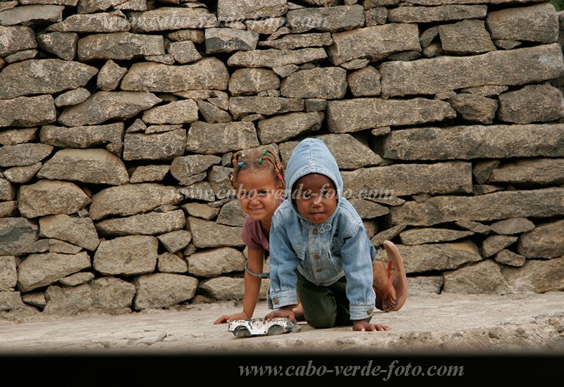 Insel: Fogo  Wanderweg:  Ort: So Filipe Motiv: Kind Motivgruppe: People Children © Florian Drmer www.Cabo-Verde-Foto.com