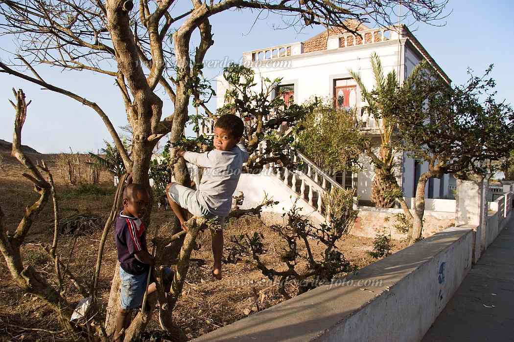 Insel: Brava  Wanderweg:  Ort: Vila Nova Sintra Motiv: Stad Motivgruppe: People Children © Florian Drmer www.Cabo-Verde-Foto.com