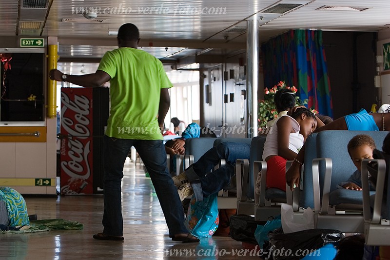 Brava : Canal de Brava : barco : PeopleCabo Verde Foto Gallery