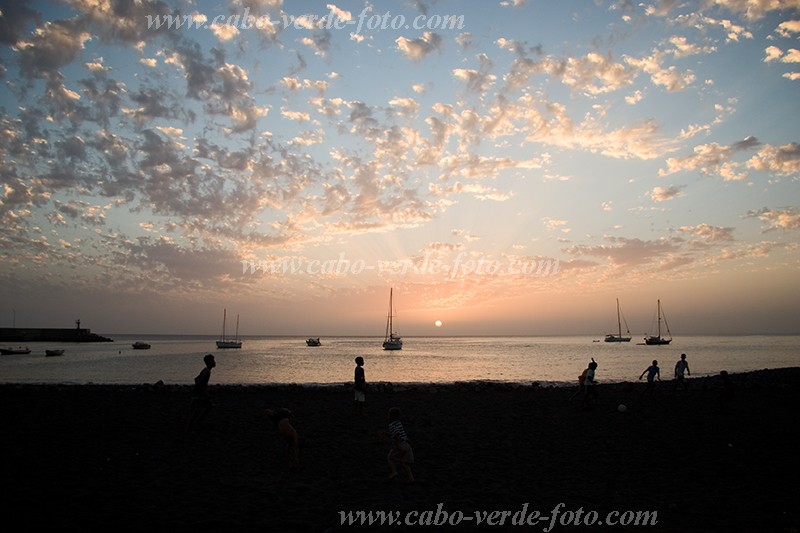 Insel: So Nicolau  Wanderweg:  Ort: n.a. Motiv: Sonnenuntergang Motivgruppe: People Recreation © Florian Drmer www.Cabo-Verde-Foto.com