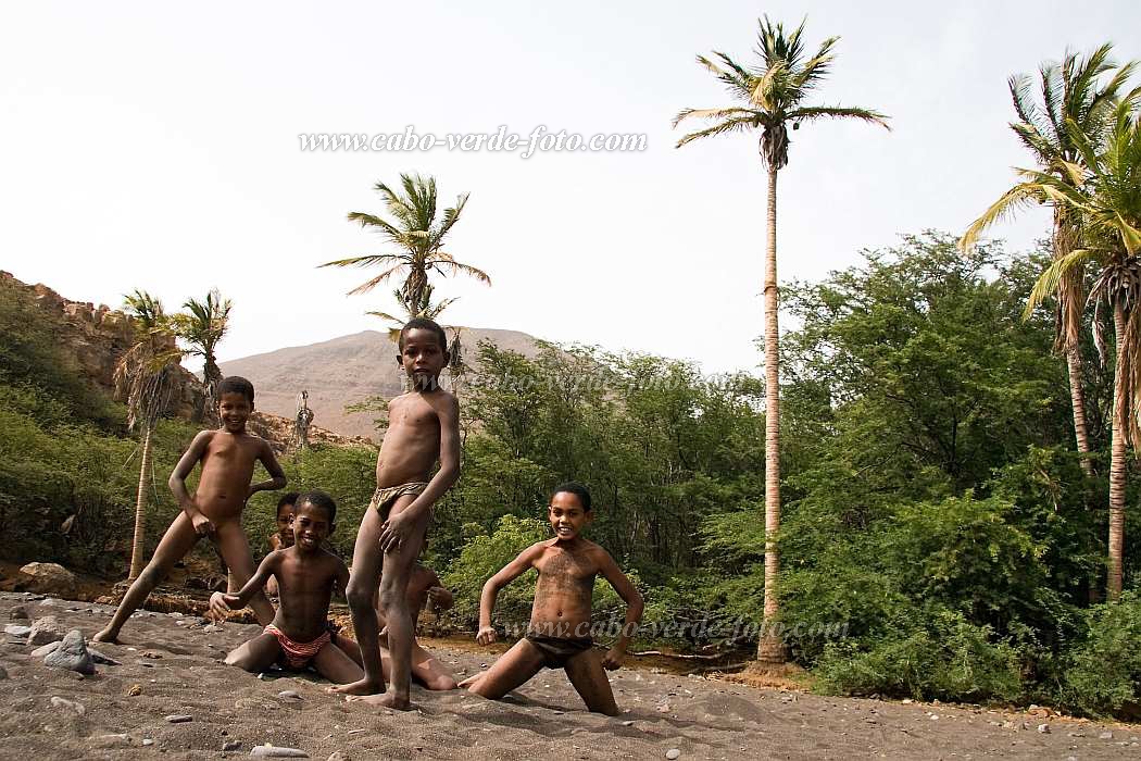 Insel: So Nicolau  Wanderweg:  Ort: Carrial Motiv: Kinder Motivgruppe: People Children © Florian Drmer www.Cabo-Verde-Foto.com