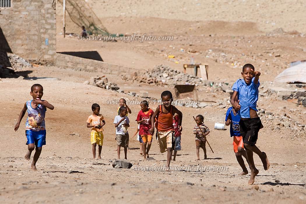 Insel: So Vicente  Wanderweg:  Ort: Salamansa Motiv: Kinder Motivgruppe: People Children © Florian Drmer www.Cabo-Verde-Foto.com