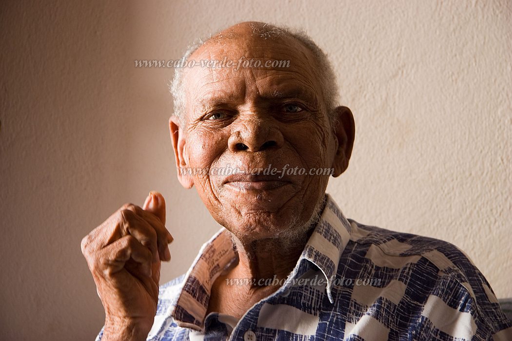 Insel: So Vicente  Wanderweg:  Ort: Mindelo Motiv: Portrait Motivgruppe: People Elderly © Florian Drmer www.Cabo-Verde-Foto.com