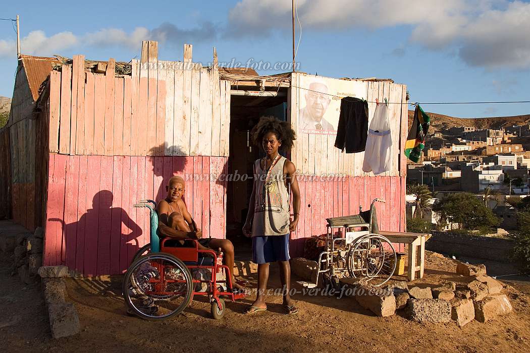 So Vicente : Mindelo : cadeira de roda : PeopleCabo Verde Foto Gallery