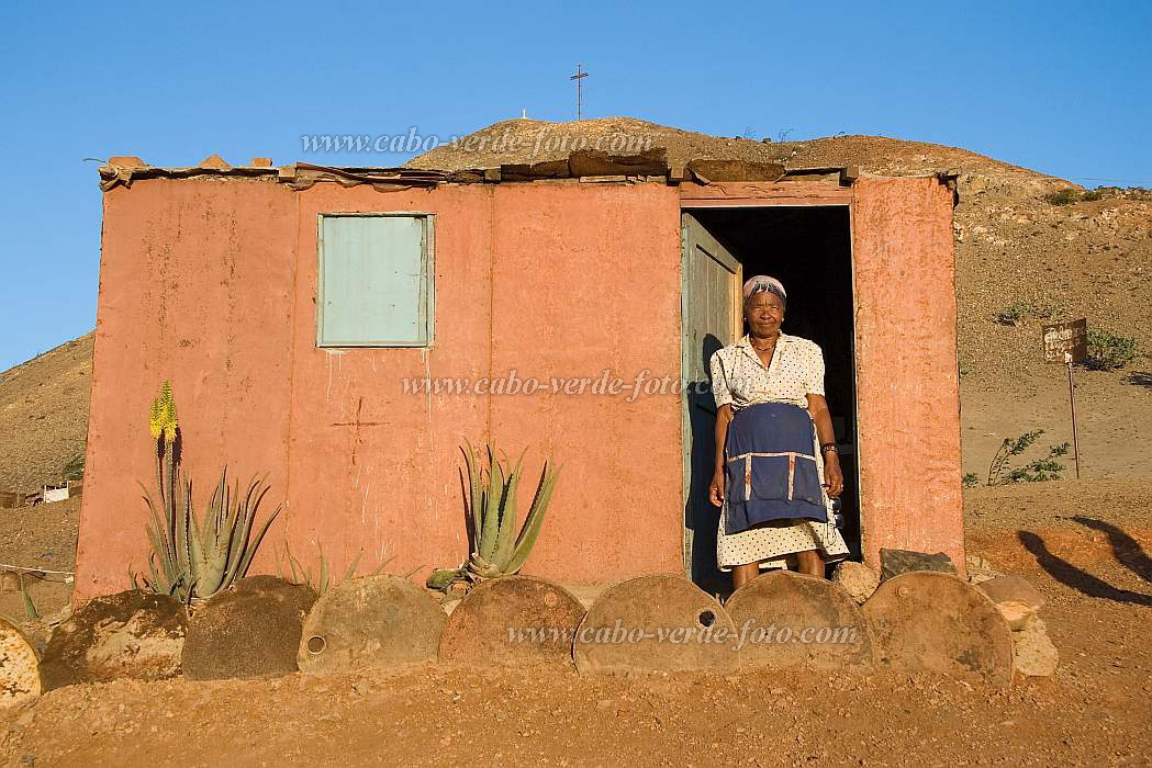 Insel: So Vicente  Wanderweg:  Ort: Mindelo Motiv: Lebensweise Motivgruppe: Landscape Town © Florian Drmer www.Cabo-Verde-Foto.com