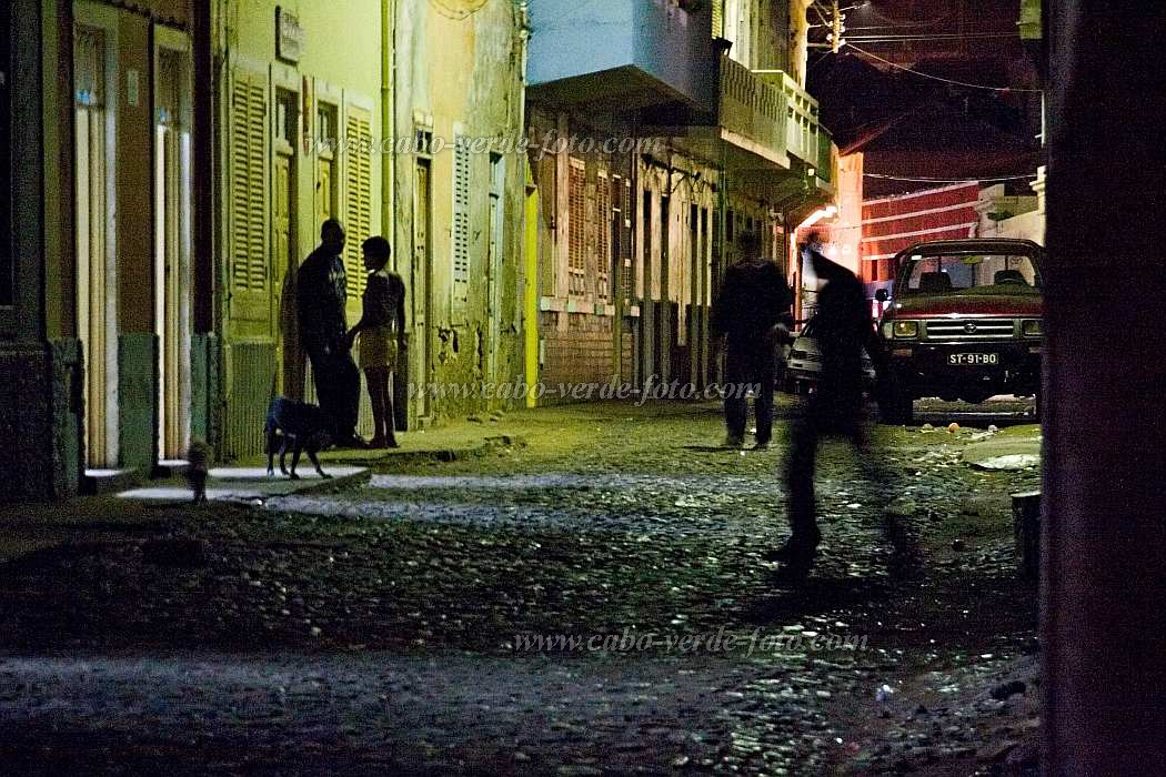 So Vicente : Mindelo : street life by night : Landscape TownCabo Verde Foto Gallery