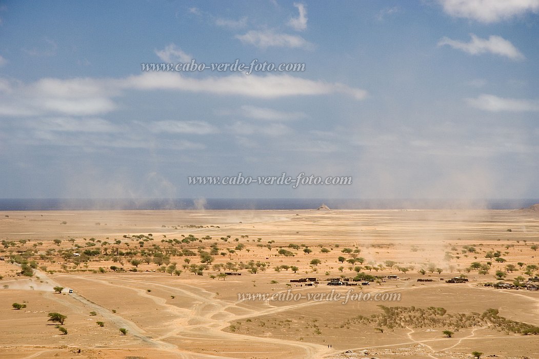 Sal : Espargos : sandstorm : Landscape DesertCabo Verde Foto Gallery