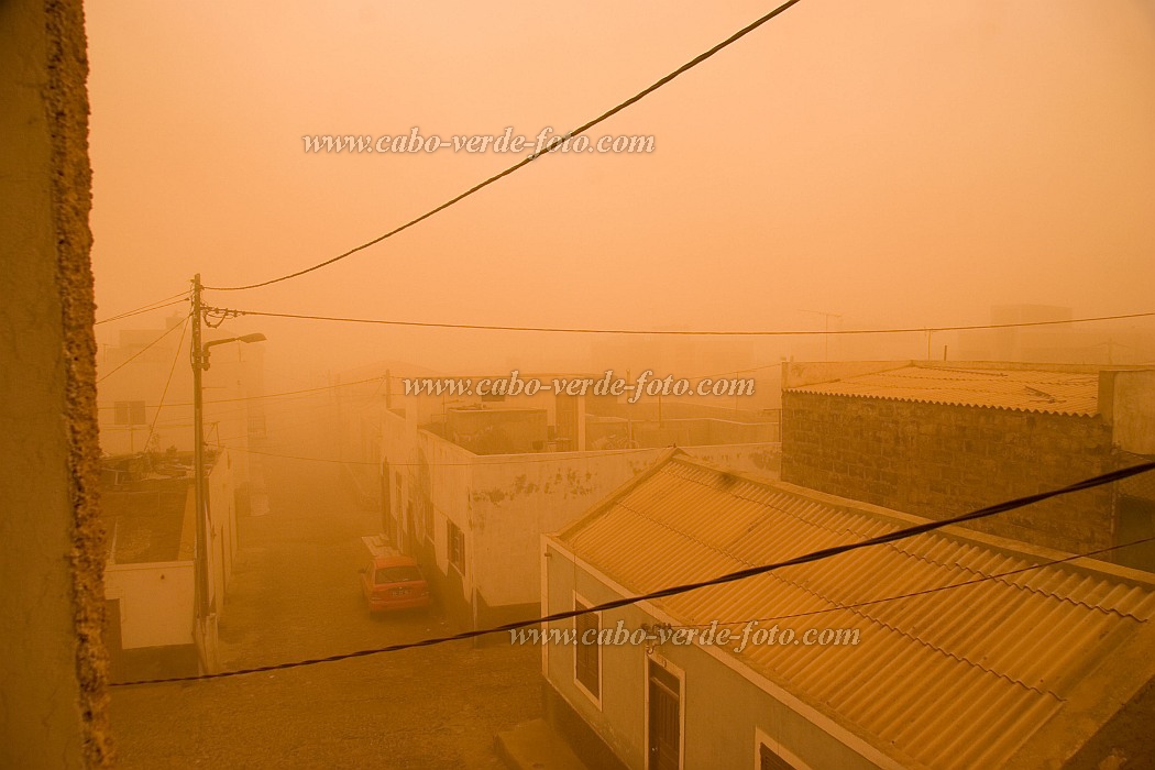 Sal : Espargos : sandstorm harmattan : Landscape TownCabo Verde Foto Gallery