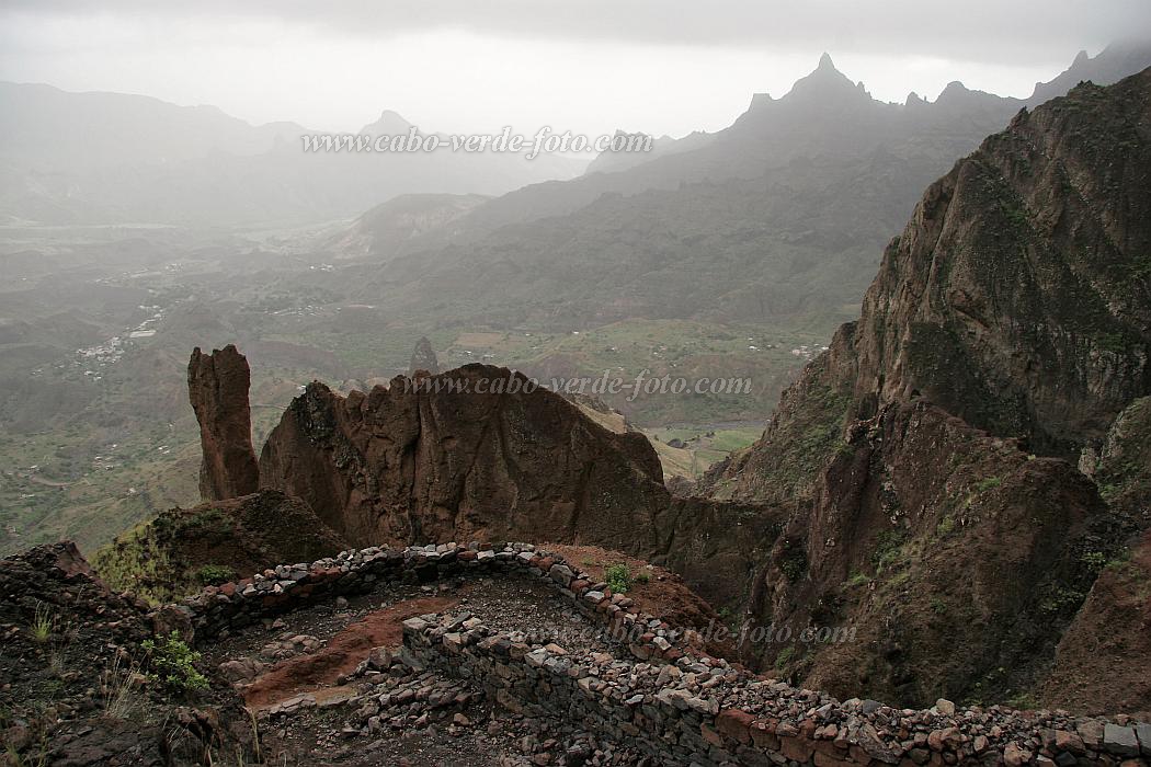 Insel: Santo Anto  Wanderweg:  Ort:  Motiv: Wanderweg Motivgruppe: Landscape Mountain © Florian Drmer www.Cabo-Verde-Foto.com