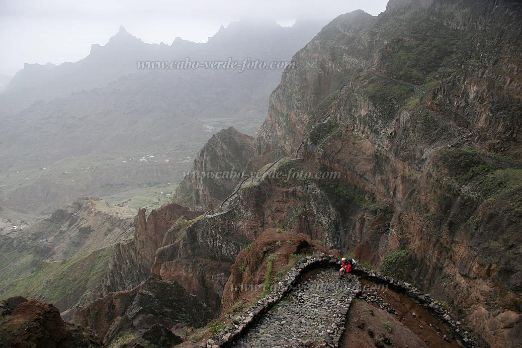 Insel: Santo Anto  Wanderweg:  Ort:  Motiv: Wanderweg Motivgruppe: Landscape Mountain © Florian Drmer www.Cabo-Verde-Foto.com