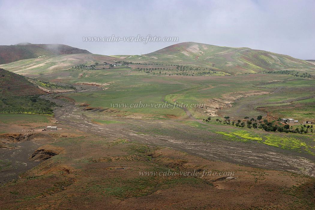 Santo Anto : Norte : graveyard : Landscape DesertCabo Verde Foto Gallery